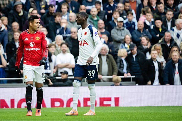 Tottenham dan Man United tertarik pada Maghnes Akliouche