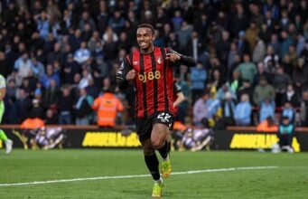 Gol Eli Junior Kroupi ke gawang Man City membawa Arsenal semakin dekat dengan gelar juara Liga Inggris