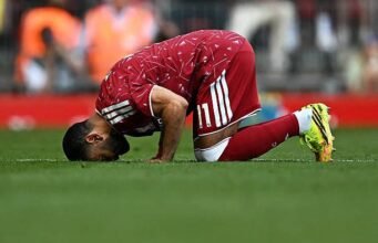 Mohamed Salah menerima perpisahan emosional dalam penampilan terakhir Liverpool