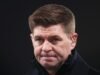 Steven Gerrard membanting penalti Eberechi Eze yang gagal