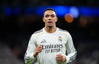 Teddy Sheringham menyarankan Trent Alexander-Arnold untuk mengejutkan Arsenal karena kembalinya Liverpool dikesampingkan