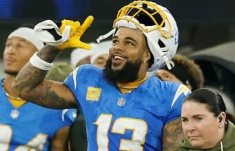 956 resepsi karir Keenan Allen melewati Hall of Famer Antonio Gates untuk yang terbanyak dalam sejarah Chargers.