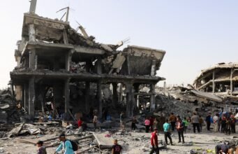 Aktivis armada kapal mengatakan kapal-kapal yang menuju Gaza terus berlayar, sementara PBB memperingatkan situasi kemanusiaan masih mengerikan