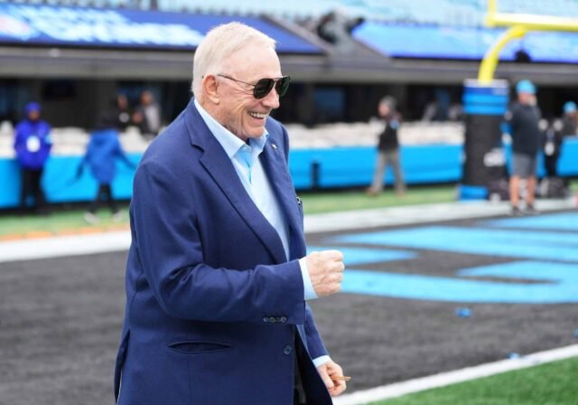 Bart Scott memuji Jerry Jones atas pergerakannya di luar musim