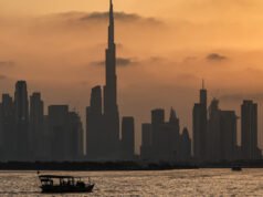 Beberapa profesional industri maritim mempertimbangkan untuk meninggalkan Dubai menuju Yunani