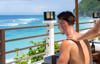 Bersantailah di tempat peristirahatan di tepi tebing di White Rock Spa & Wellness