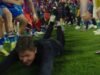 Bos Crystal Palace yang akan keluar, Oliver Glasner, melakukan ‘perut meluncur’ untuk merayakan kemenangan Liga Conference (Video)