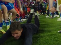 Bos Crystal Palace yang akan keluar, Oliver Glasner, melakukan ‘perut meluncur’ untuk merayakan kemenangan Liga Conference (Video)