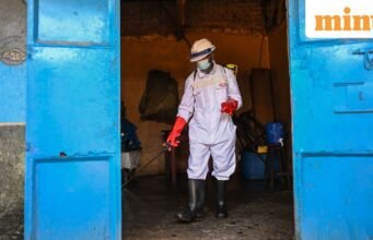 Epidemi Ebola: 10 negara Afrika berisiko; AS memperluas larangan perjalanan kepada pemegang kartu hijau – 10 poin