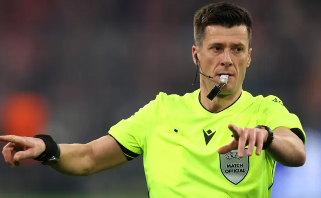 FIFA akan meningkatkan sistem VAR-nya dengan teknologi baru menjelang Piala