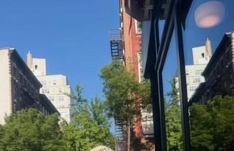 Fans Tidak Percaya Lee Young-ae Berusia 55 Tahun di Foto Terbaru New York