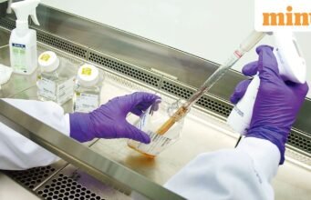 India meningkatkan pengawasan di tengah wabah Ebola global