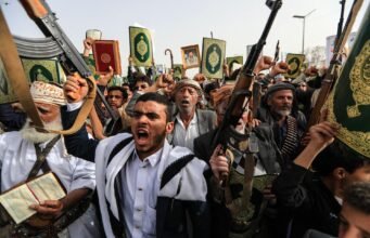 Iran memperingatkan serangan AS lebih lanjut karena Trump mengatakan dia menunda serangan