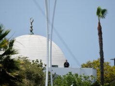 Lima orang tewas, termasuk dua tersangka, setelah penembakan di masjid San Diego