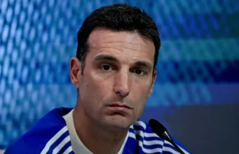 Lionel Scaloni mendukung kiper cadangan Argentina meskipun ada kekhawatiran cedera Emiliano Martinez