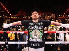 Oleksandr Usyk menghentikan Rico Verhoeven setelah ketakutan besar di Mesir