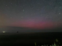 Para ilmuwan menemukan aurora merah besar yang menjangkau jauh ke luar angkasa di Jepang