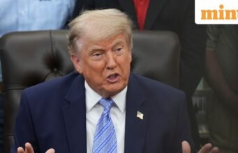 Pemerintahan Trump memperketat peraturan imigrasi AS dan mewajibkan pemohon kartu hijau untuk mengajukan permohonan dari negara asal mereka