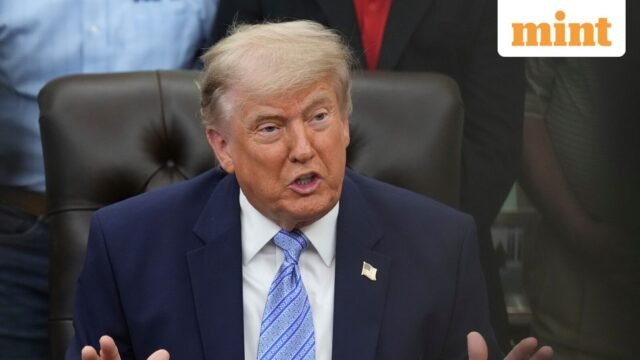 Pemerintahan Trump memperketat peraturan imigrasi AS dan mewajibkan pemohon kartu