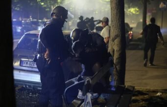 Polisi Paris menangkap puluhan orang setelah kekerasan meletus selama perayaan Liga Champions PSG