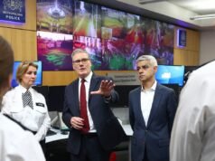 Sadiq Khan membatalkan kontrak Met Police dengan Palantir, di bawah tekanan untuk mengakhiri semua hubungan dengan perusahaan AI