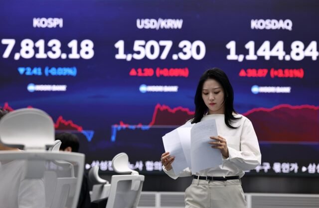 Saham Seoul dibuka sedikit lebih tinggi menyusul kenaikan Wall Street
