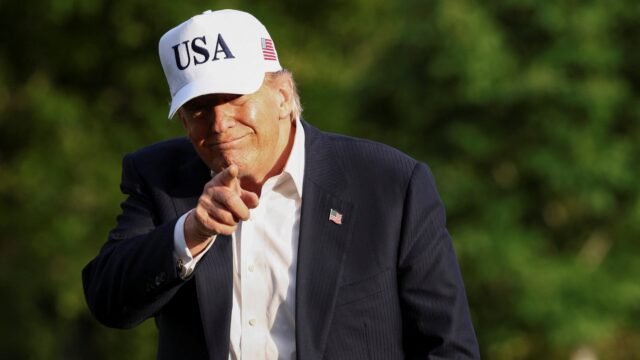 Trump mengatakan para pemimpin Teluk memintanya untuk 'menunda' dimulainya kembali