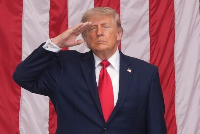 Trump mengatakan pembicaraan dengan Iran berjalan 'baik' dan memperingatkan akan