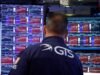 Wall Street mendekati rekor tertingginya karena saham-saham AS mengejar kenaikan global
