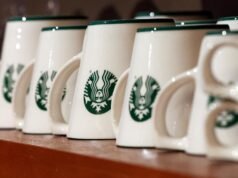 Warga Korea mengirimkan email protes ke kantor pusat Starbucks pada Tank Day di Amerika Serikat