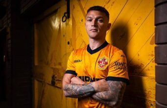 Kieran Trippier mempertimbangkan untuk keluar dari kontrak Wolves setelah pemecatan Rob Edwards secara mengejutkan