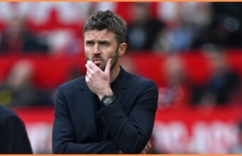 Manchester United tertarik untuk mengontrak Lewis Hall