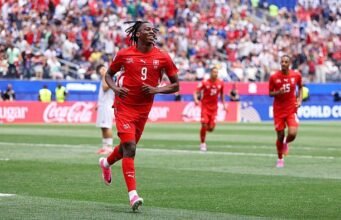 Target Arsenal Manzambi mencuri perhatian dengan dua gol telat dalam kemenangan 4-1 Swiss
