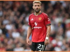 Man United meminta Luke Shaw untuk mengambil pemotongan gaji untuk menandatangani kontrak baru