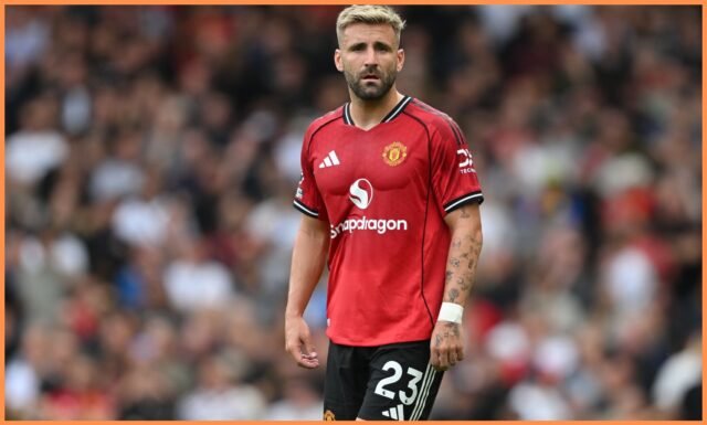 Man United meminta Luke Shaw untuk mengambil pemotongan gaji untuk