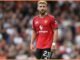 Man United meminta Luke Shaw untuk mengambil pemotongan gaji untuk menandatangani kontrak baru