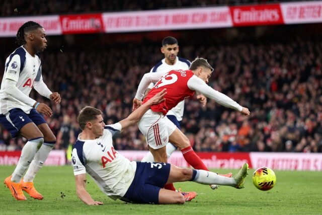 Tottenham sedang dalam pembicaraan untuk mengontrak Savinho