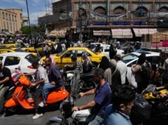 AS mengebom situs militer Iran, kemudian menembakkan rudal yang ditembakkan Teheran ke pasukan di Kuwait
