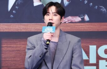 Aktor dan penyanyi Lee Jun-young akan memulai wajib militer bulan depan