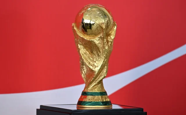 Apakah trofi Piala Dunia itu emas? Berat, nilai dan aturan