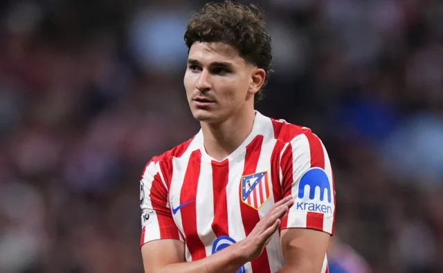 Atletico Madrid mengesampingkan kepindahan Julian Alvarez ke Barcelona setelah pemain