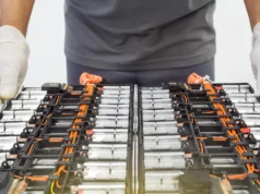 Baterai natrium Tiongkok mengejutkan para ilmuwan dengan menyamai tolok ukur utama Tesla