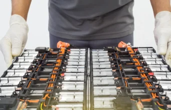 Baterai natrium Tiongkok mengejutkan para ilmuwan dengan menyamai tolok ukur utama Tesla