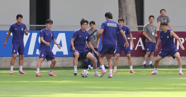Bek Korea Kim Tae-hyeon absen karena cedera pergelangan kaki