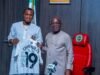 Bintang Super Eagles Samuel Chukwueze mengunjungi Gubernur Alex Otti di Umuahia