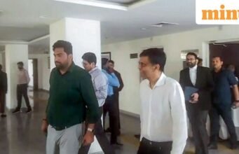 CBI menangkap mantan eksekutif Reliance ADAG Amitabh Jhunjhunwala dalam kasus penipuan bank
