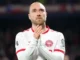 Christian Eriksen “sekarang sadar”, konfirmasi federasi Denmark setelah dia pingsan saat pertandingan persahabatan melawan Ukraina