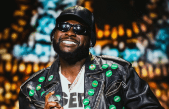 Davido menggunakan panggung Piala Dunia FIFA untuk menyoroti anak-anak sekolah Oyo yang diculik
