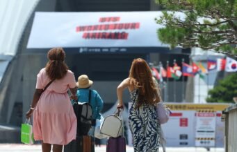 HYBE meminta maaf atas penundaan malam pertama tur dunia BTS di Busan