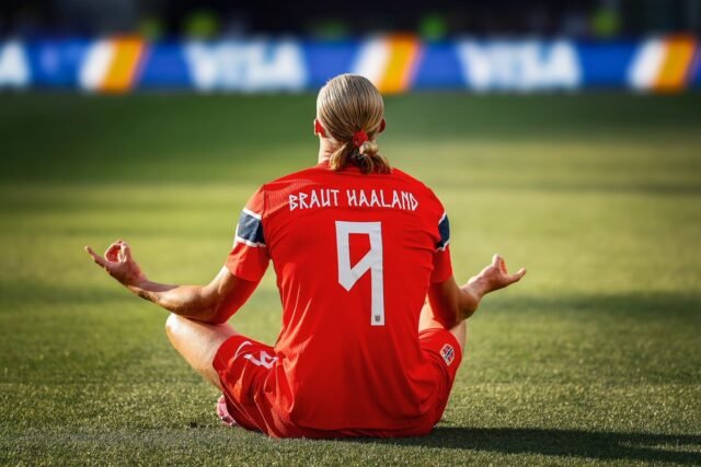 Haaland membuat sejarah saat Norwegia menandai kembalinya Piala Dunia dengan